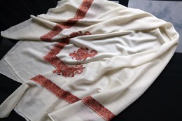 尼泊尔印度精美手绣刺绣花围巾披肩克什米尔羚羊绒大方巾白米原色