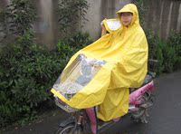 时尚新款专利护脸护腿加厚防水雨衣电动车雨披雨衣
