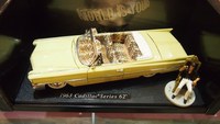 美国佳达JADA合金汽车模型 1:24 1963 凯迪拉克Series 62(带人偶)