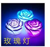 七彩玫瑰小夜灯热卖中 花朵造型 自动变色 营造浪漫气氛  批发价