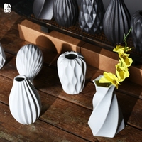 迷你装饰陶瓷小号花瓶摆件插花日式中式茶桌禅意复古文艺白色黑色