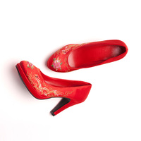 蝶兰朵百年好合。红色刺绣婚鞋 圆头防水台新娘鞋真皮高跟女鞋