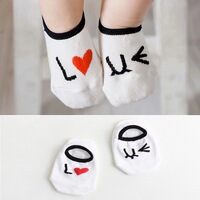 Cindy Z不对称爱心韩国新款全棉卡通男女童袜宝宝婴儿防滑地板袜
