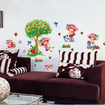 墙贴客厅卧室儿童房幼儿园床头画 荡秋千的草莓女孩卡通组合贴纸