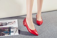 春季新款欧美大牌女鞋红色浅口平底鞋真皮尖头休闲软面铆钉低跟鞋