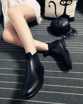 新款学生鞋韩版女鞋潮圆头坡跟的女马丁靴短时防滑短筒棉雨靴包邮