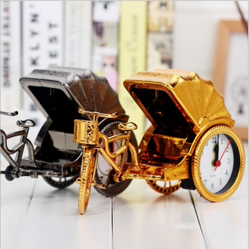 古典双色三轮车模型塑料闹钟 典雅奢华创意礼品座钟摆设 家居饰品