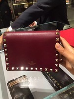 法国代购 valentino 女式手包红色铆钉手拿包小包秋冬钱包斜挎包