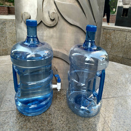 纯净水桶带水龙头5升7.5升10升饮水机水桶食品级QS螺旋盖矿泉水桶